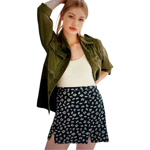 COOPERATIVE Navy Blue Daisy Print Mini Skirt Size 6 - Picture 1 of 6